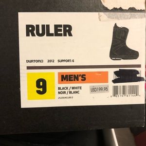 Men’s snowboarding boots